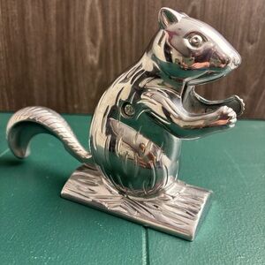 Cast aluminum Norpro Davy Crack’it squirrel nutcracker
